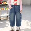 Jeans de Sarja Cartoon para Meninas Outono Calças Casuais Estilosas para Bebês 2026 Novo Estilo Calças de Perna Larga Estilo Coreano para Crianças Primavera e Outono