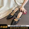 Sapatos Femininos de Salto Agulha Bico Fino Sem Costas Baixos de Calçar Verão 2025 Couro Macio com Strass Sandálias Fechadas Elásticas para Mulheres
