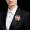Broche Borboleta Colorida Diamante Retro Luxo Leve Liga de Ouro Pinos Cravejados de Strass para Suéteres Casacos Femininos Broche de Inseto Versátil