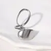 Moda Europeia e Americana Anel Exagerado de Aço Inoxidável para Mulheres Ouro 18K Simples Estilo Ins Anel de Design de Ponta Joias Atacado