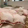 Conjunto de colcha de algodão com renda, estilo fresh e simples, quatro peças; conjunto de saia de cama estilo princesa bordada, tingida em fio, fresh e simples, quatro peças