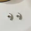 Brincos Irregulares Semi-Curvos Simples de Design de Nicho para Mulheres, Luxo Acessível Elegante, Versátil para o Dia a Dia, Brincos de Alta Qualidade e Exquisitos