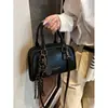 As bolsas pequenas populares deste ano para mulheres, versáteis para outono e inverno 2026, nova moda retrô, bolsa de ombro único, bolsa transversal, bolsa de mão, bolsa almofada