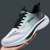 Zapatos de hombre para primavera y verano, zapatos transpirables de malla, zapatos casuales, zapatillas deportivas ultraligeras, suela suave, antideslizantes, amortiguadores, zapatillas para correr para estudiantes