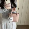 Bolsa transversal de ombro único com laço doce estilo coreano para mulheres, design de nicho, bolsa de mão de cor sólida, mochila moderna e versátil