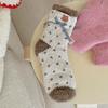 Calcetines de Coral de Terciopelo con Lazo para Mujer, No Sueltan Pelusa, Lindos Calcetines de Media Pantorrilla con Etiqueta de Tela de Oso, Calcetines Peludos Engrosados de Invierno