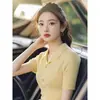 Elegante Camiseta de Punto de Manga Corta con Cuello Polo Amarillo Estilo Francés para Mujer, Diseño de Verano con un Aspecto Único y Distintivo