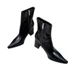Otoño 2026 Nuevo Estilo Punta Fina Tacón Grueso Tacón Alto Versátil Adelgazante Moda Francesa Sexy Impresionante Celebridad de Internet para Mujer Botines