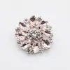 Venta al por mayor de fábrica 28 mm accesorios para joyería forma de flor botón de vidrio con diamantes de imitación DIY hecho a mano hebilla decorativa incrustada con diamantes camisa