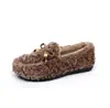 Nova coleção de inverno: sapatos de tecido macio, forrados com fleece, fofos, planos, de calçar fácil, casuais, antiderrapantes, modernos, femininos, de algodão