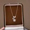 Colar com Pingente de Anel Flor de Zircônia Prateada para Mulheres, Corrente para Clavícula com Design Nicho Estilo Coreano, Acessório Levemente Luxuoso e de Alta Qualidade