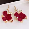 Pendientes de Flor Pintados en Spray Estilo Metal Retro Europeo y Americano, Pendientes de Lujo Ligero de Gama Alta, Accesorios para Orejas de Temperamento Modernos y Únicos
