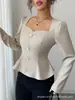 Top de Verano 2026 Europeo y Americano de Cuello Cuadrado con Mangas Abullonadas, Cintura Ceñida, Botones de Perla y Camisa de Corte Entallado con Dobladillo de Volantes