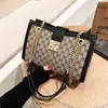 Bolsa Tote Estampada de Grande Capacidade Moda Europeia e Americana 2026 Bolsa Feminina Nova Tendência Retro Casual Bolsa de Corrente Bolsa de Ombro Único de Axila