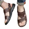 Sandalias de verano para hombre 2025, nuevas zapatillas para hombre, ropa de abrigo de doble uso, suela suave, zapatos de papá de mediana edad, zapatos para hombre mayor