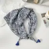 Pañuelo pequeño cuadrado de algodón y lino con borlas de 58 cm Protector de cuello Bufanda suave Pañuelo decorativo para la cabeza Pañuelo floral Retro Pequeño Fresco