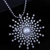 Broche de Luxo Leve Estilo Coreano para Mulheres com Designs de Céu Estrelado, Floco de Neve, Zircônia e Pérola, Adequado para Casacos e Suéteres, Apresentando Metal de Luxo Leve