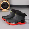 Zapatos negros impermeables para exteriores estilo coreano, zapatos de suela de goma blanca, zapatos cálidos con forro de felpa, cierre de cordón, a prueba de viento, felpa fija, botas de lluvia, zapatos cálidos