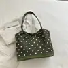 Bolsa de mão retrô com bolinhas para mulheres, nova bolsa de ombro casual para o outono/inverno de 2026, grande capacidade, bolsa tote versátil