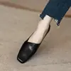 Zapatos de mujer de punta cuadrada 2025 nuevo modelo mocasines primavera estilo francés tacón medio tacón grueso tacones altos de oficina