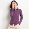 Camisa feminina de outono e inverno com gola polo, manga longa, modelagem slim, adequada para usar sob um cardigã ou suéter