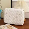 Bolsa Cosmética de Algodón con Flor Blanca Fresca y Linda Pequeña Multitud Portátil Bolsa de Almacenamiento para Lavados Floral Ins Bolsa Linda Tipo Caja