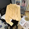 Foto Real de um Suéter Cardigan Curto de Gola Redonda de Botão Único com Contas e Strass de Alta Resistência, com Design Único e Estilo Versátil