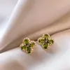 Brincos de flor stud verde oliva com diamantes inteiros estilo francês para mulheres, design requintado e de luxo leve, brincos personalizados únicos e de alta qualidade