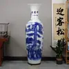 Vaso Grande de Chão Cerâmico Azul e Branco Jingdezhen Pinheiro de Boas-Vindas Estilo Chinês Decoração para Sala de Estar de Casa Ornamentos Grandes para Inauguração