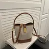 Diseño de Alta Gama 20205 Invierno Nueva Moda Versátil Estilo Extranjero Simple Casual Textura Hombro Único Cruzado Bolso de Hombro