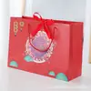 Fabricantes Transfronterizos Artículos en Stock al por Mayor: Bolsos de Personaje de la Suerte, Bolsas de Regalo Festivas, Bolsas de Papel, Bolsas de Empaque, Bolsas de Regalo de Cumpleaños