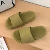 Chinelos femininos de lã de cordeiro para uso externo no outono e inverno, chinelos slip-on de sola grossa para uso em casa, chinelos de lã de bico aberto