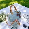 Bolsas de mujer de nicho de lujo ligero 2026 nuevo súper popular bolso tote de mezclilla bolso Boston tipo almohada bolso de hombro cruzado