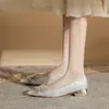 Jin Gang CH3020-3 Zapatos de Tacón Grueso Puntiagudos de Charol de una Sola Capa para Mujer 2024 Nuevos de Primavera y Otoño Tacón Bajo Sexy de Combinación Versátil Boca Baja para Mujer
