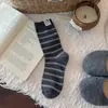 Calcetines de otoño e invierno para mujer hasta la pantorrilla, calcetines holgados lindos de dibujos animados estilo japonés KT bordados, serie gris, algodón puro, calcetines sin costuras para mujer