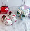 Zapatos de verano para niñas 2026 nuevo estilo zapatillas deportivas infantiles para niños pequeños, medianos y grandes, malla transpirable con suela suave, zapatos de malla simple