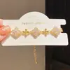 Pulsera de Flor de Circonita Chapada en Oro Real de 18 Quilates, Pulsera Estilo Palacio Retro, Joyería al por Mayor de Lujo Ligero y de Alta Gama