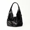 Bolsa Feminina 2026 Novo Modelo Maillard Couro Macio Bolsa de Ombro Grande Capacidade Decoração de Corrente Estilo Preguiçoso Versátil Bolsa Grande