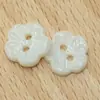 Em estoque, botões florais em relevo multicoloridos, flor tridimensional de cinco pétalas com dois ilhós, botões de resina para camisas femininas, botões pequenos coloridos