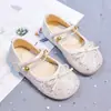 Sapatos Infantis de Laço Princesa 2026 Primavera e Outono Novos Sapatos Rasos com Lantejoulas para Meninas Mais Velhas, Sapatos de Couro de Dança Pequena Princesa
