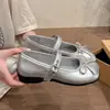 Sapatilha Bailarina Rasteira com Laço Estilo Francês para Mulheres, Novo Modelo Primavera e Outono 2026, Adequada para Combinar com Saias, Sapatos Mary Jane de Couro com Tira Única