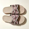 Novas chinelos de casal estilo chinês com tiras cruzadas, adequados para homens e mulheres, podem ser usados fora de casa, são respiráveis, leves e antiderrapantes, para uso doméstico e interno