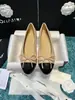 Sapatos Femininos Color Block com Laço, Sapatos de Ballet Femininos da Moda com Solado Plano, Sapatos Femininos Coco de Salto Baixo Tamanho Grande, Tamanhos 41-43