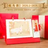 2026 Novo Criativo Couro Madeira Sólida Porta-Caneta Calendário Estilo Chinês Ilustração Calendário de Mesa Calendário Mensal Ornamento