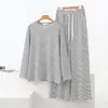 Nova blusa de moda feminina Outono/Inverno 2026, camisa básica listrada de manga longa, conjunto casual versátil que afina