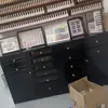 Gabinete de Salão de Unhas Preto Gabinete de Exibição Armário para Esmalte e Cola de Unha Armário com Gavetas de Armazenamento Armário de Chão para Produtos de Esmalte
