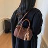 Bolsa de Mão de Luxo Transfronteiriça Bolsa Almofada para Mulheres Moda Nova Outono e Inverno 2025 Bolsa de Ombro de Nicho Bolsa Transversal Simples