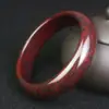 Venta al por mayor de fábrica pulsera ancha de piedra de sangre de pollo roca de cuarzo jade para mujer tira plana pulsera de jade rojo suministro en vivo