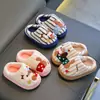 Lindas pantuflas de algodón con temática de cachorros para niños, cálidas y afelpadas para el invierno, adecuadas tanto para niños como para niñas, para usar en interiores, para combinar con los padres y para bebés y niños pequeños.