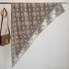 Bufanda Triangular de Otoño e Invierno Nueva Transfronteriza Más Vendida Flor de Anacardo Retro Imitación Cachemira Moda Retro Versátil de Gama Alta para Mujer
